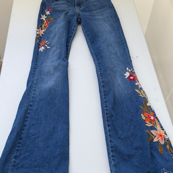 Embroidered Floral Telepatia Jeans - Picture 3 of 5